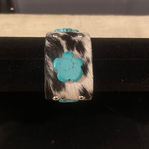 MYRA-Cloud Crossing Cuff Bracelet